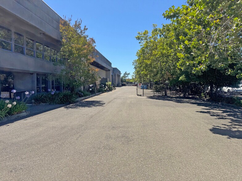 More Photos Of 2811 Dowd Dr, Santa Rosa Office For Lease