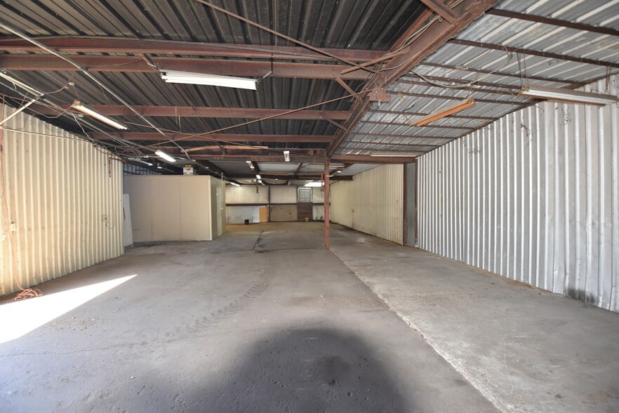 More Photos Of 2201 Chamberlain St, Houston Industrial For Sale