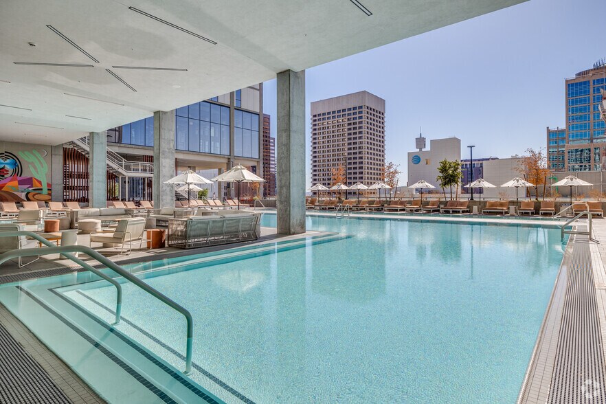 More Photos Of 200 W Monroe St, Phoenix Coworking Space