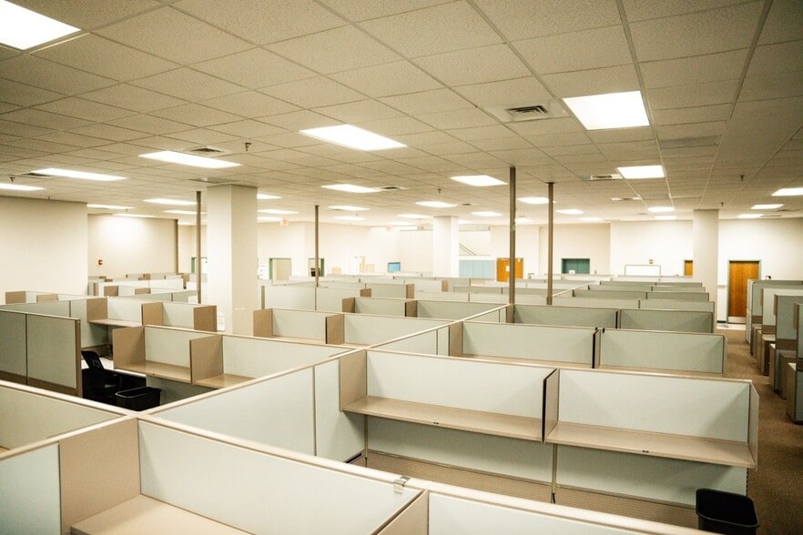 More Photos Of 3429 Regal Dr, Alcoa Office For Sale