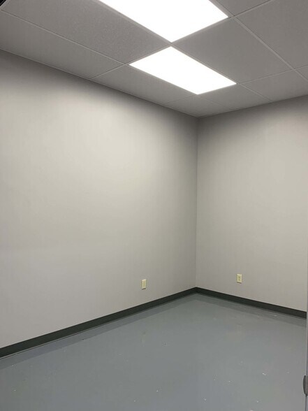 More Photos Of 1506 Springfield St, Dayton Flex For Lease