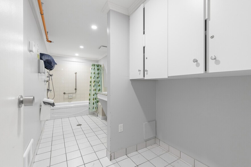 More Photos Of 21 Rue Messier, Mont-saint-hilaire Apartments For Sale