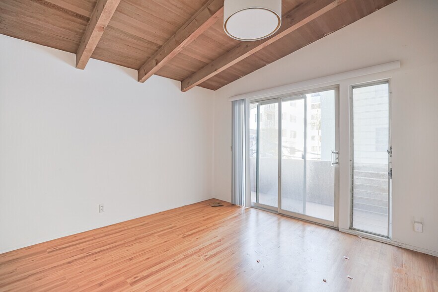 More Photos Of 210 California Ave, Santa Monica Apartments For Sale