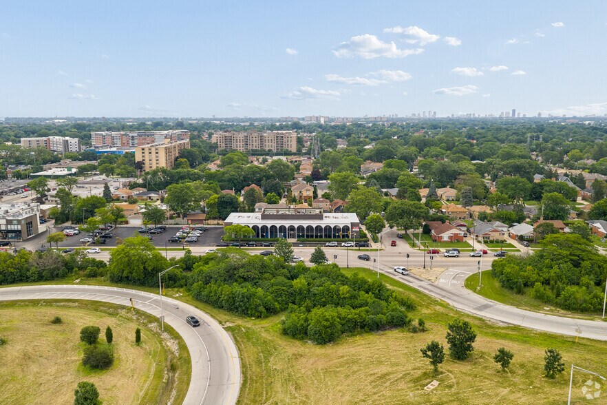 More Photos Of 7101 N Cicero Ave, Lincolnwood Office For Lease