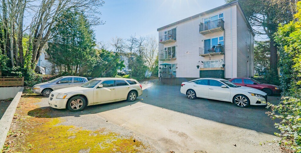More Photos Of 160 Stewart Av, Nanaimo Apartments For Sale