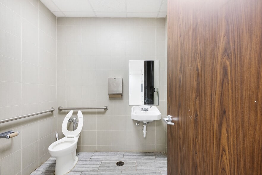 More Photos Of 19956 Franz Rd, Katy Unknown For Lease