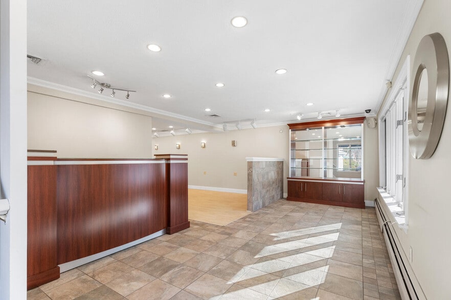 More Photos Of 231 Bedford St, Lexington Multifamily For Sale