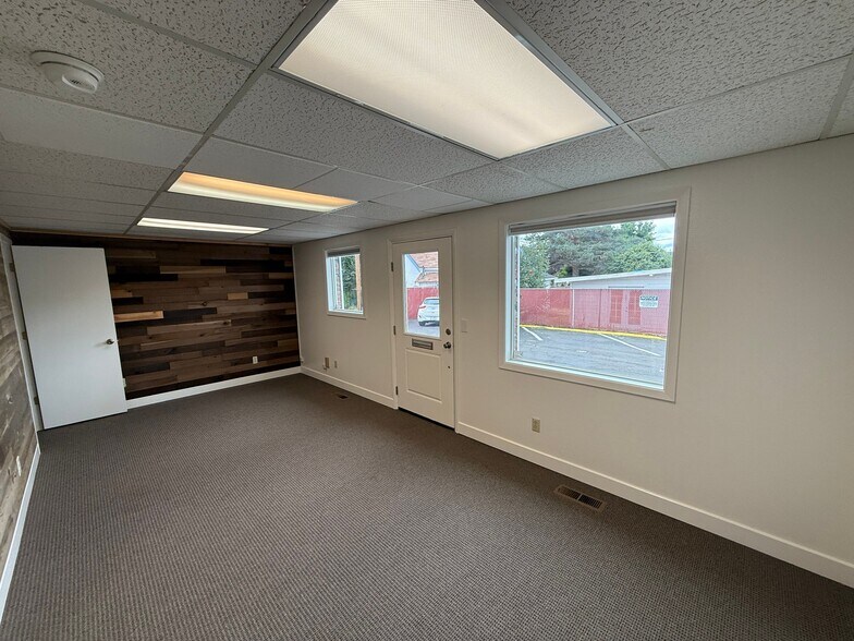 More Photos Of 1363-1367 Commercial St SE, Salem Office For Lease