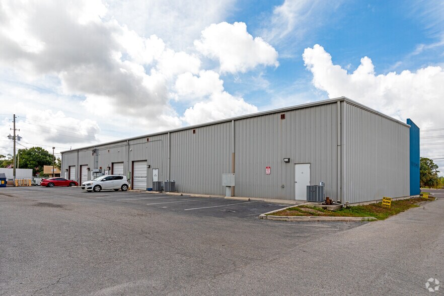 More Photos Of 5011-5047 Ulmerton Rd, Clearwater Unknown For Lease