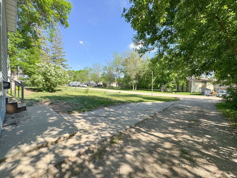 More Photos Of 822 W Maple Ave, Fergus Falls Apartments For Sale