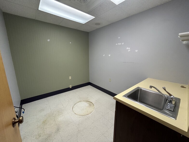 More Photos Of 11907 Montgomery Rd, Cincinnati Medical For Lease