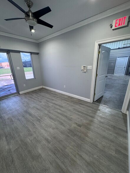 More Photos Of 2225 Kingston St, Kenner Light Distribution For Sale