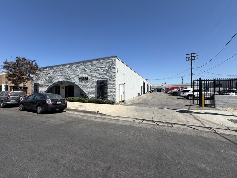Primary Photo Of 15825 Stagg St, Van Nuys Warehouse For Lease