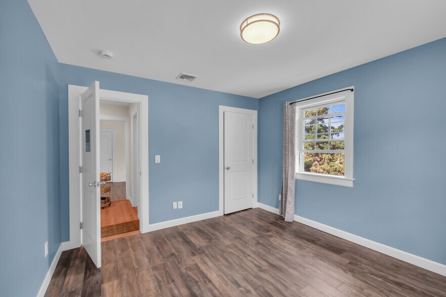 More Photos Of 715 Flanders Rd, Riverhead Office For Sale