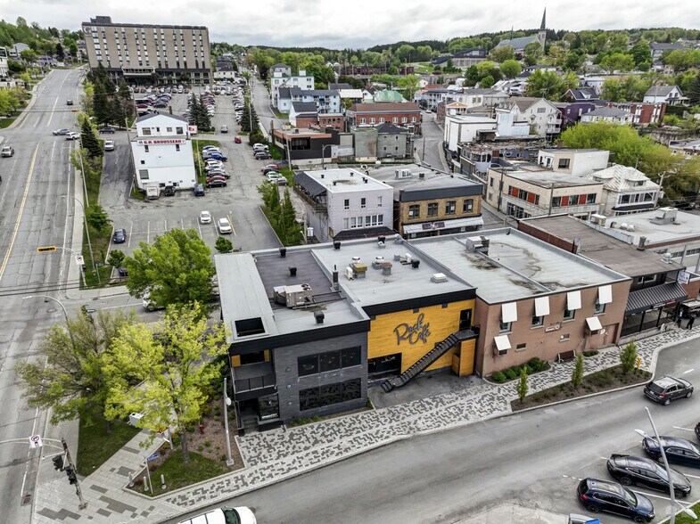 More Photos Of 11820-11900 Av 1Re, Saint-georges Restaurant For Sale