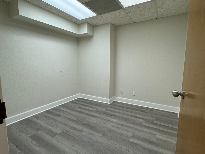 More Photos Of 1403 Medical Plaza Dr, Sanford Medical For Sale
