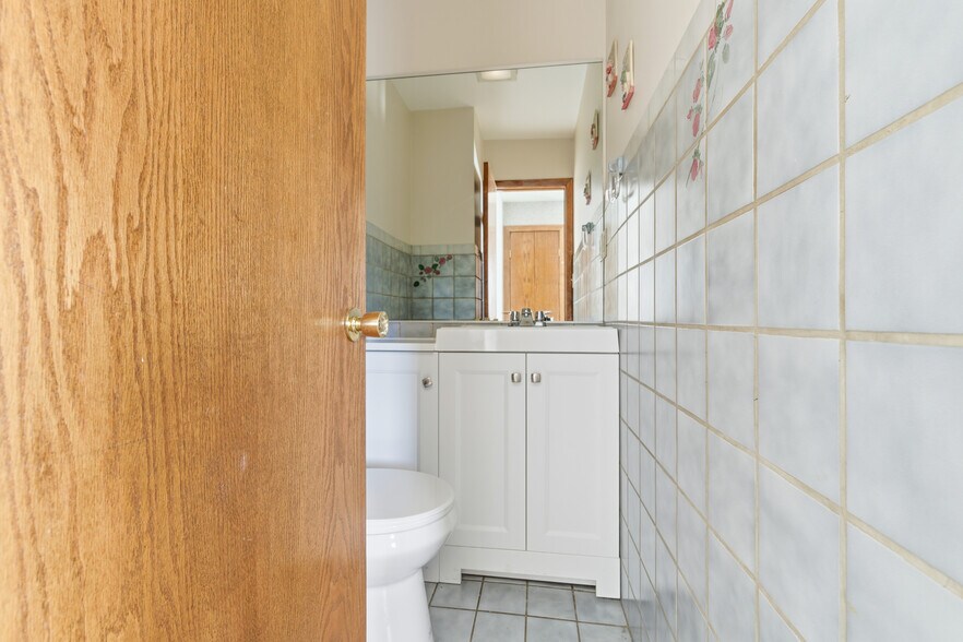 More Photos Of 1818 Oak Tree Rd, Edison Medical For Lease