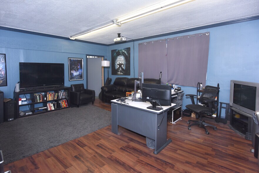More Photos Of 7120-7122 Topanga Canyon Blvd, Canoga Park Office For Sale
