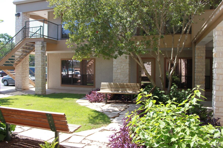 More Photos Of 7608-7614 Hwy 71 W, Austin Office For Lease