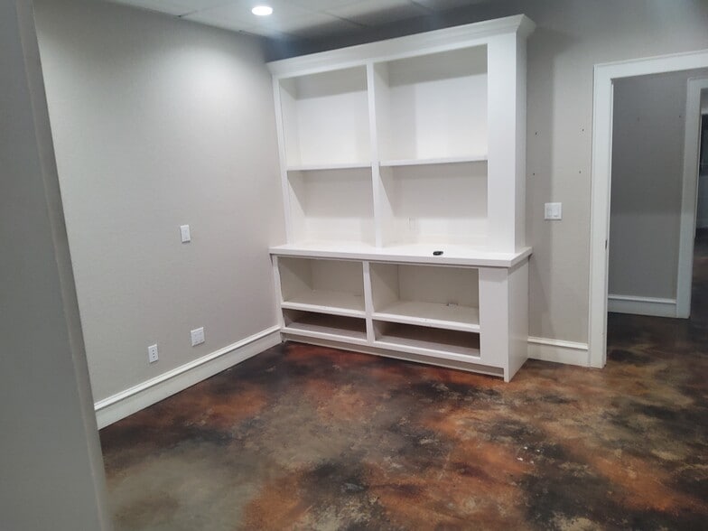 More Photos Of 10620 AR-72W, Bentonville Office For Lease