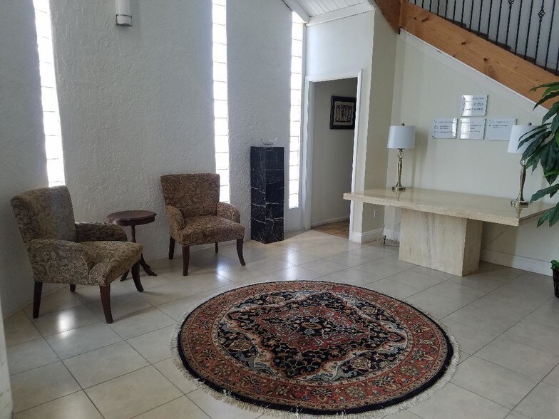 More Photos Of 7910 N Tamiami Trl, Sarasota Office For Lease