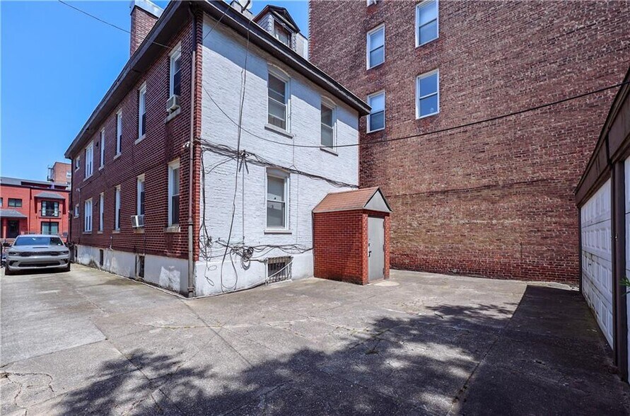 More Photos Of 364 97th St, Brooklyn Office Residential For Lease