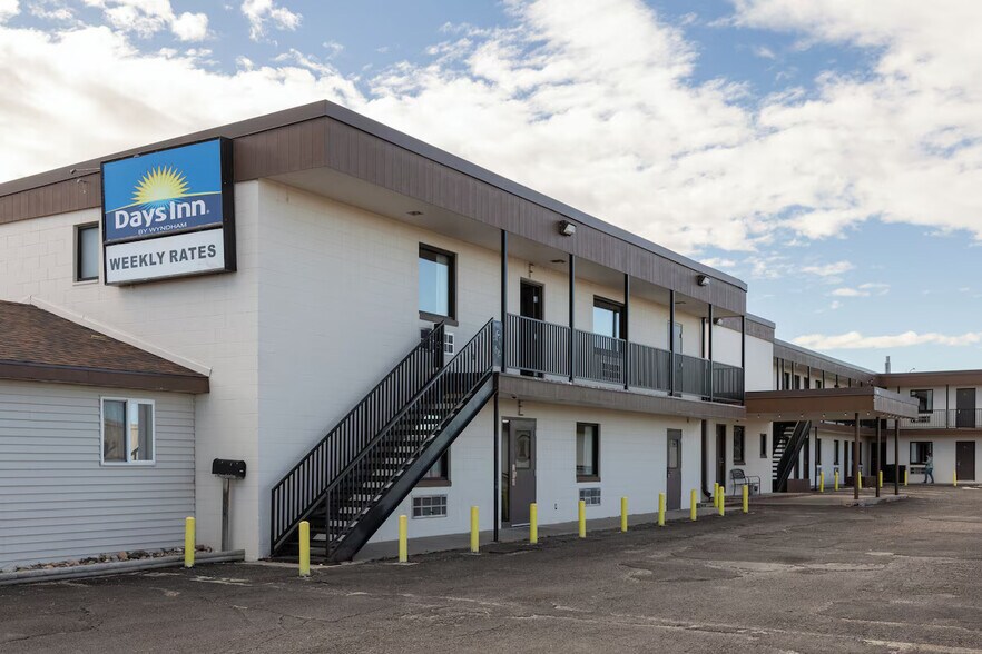 More Photos Of 109 16th St, Wheatland Hotel For Sale