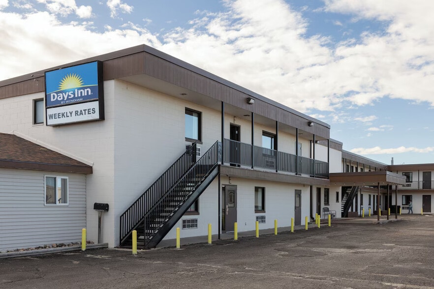 More Photos Of 109 16th St, Wheatland Hotel For Sale