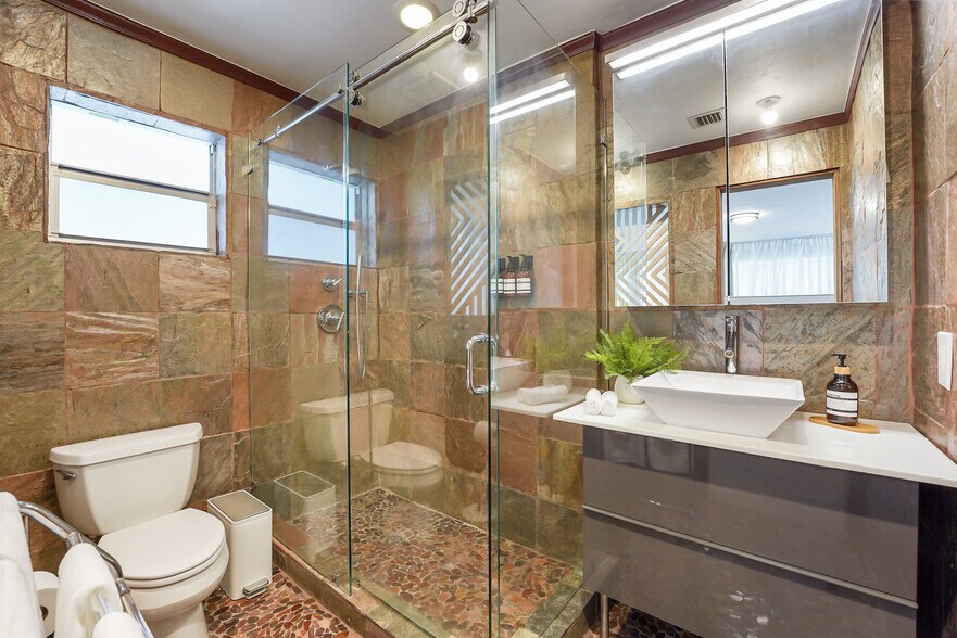 More Photos Of 5910 N Bayshore Dr, Miami Specialty For Sale