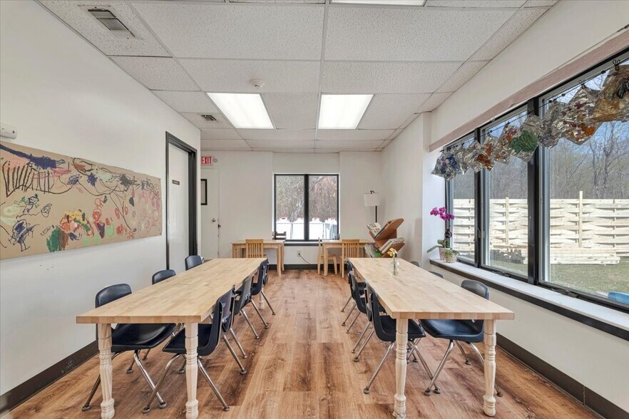 More Photos Of 4 Glenna Dr, Carmel Specialty For Sale