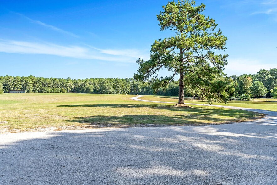 More Photos Of 43 Pool Rd, Richards Specialty For Sale