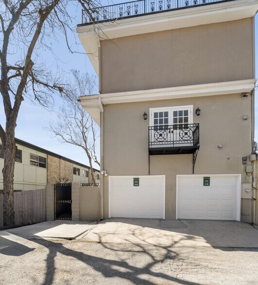 More Photos Of 1810 W 35th St, Austin Specialty For Sale