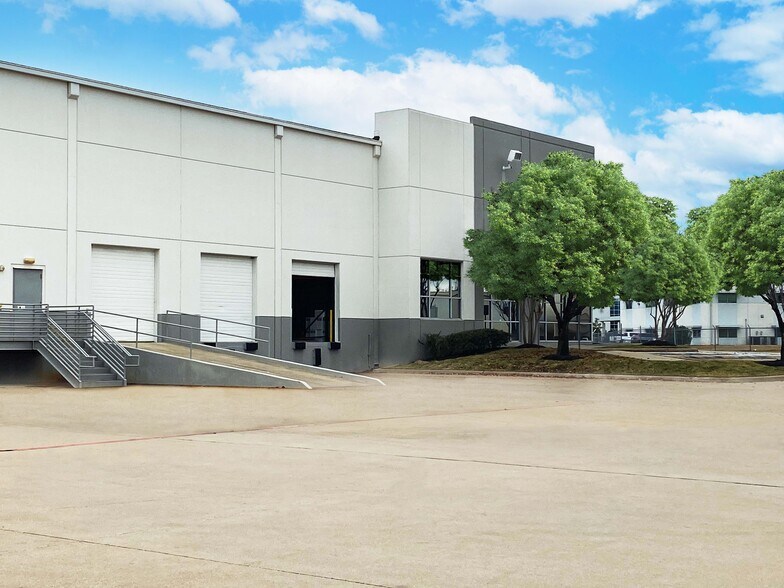 More Photos Of 9900 Sam Houston Center Dr, Houston Warehouse For Lease