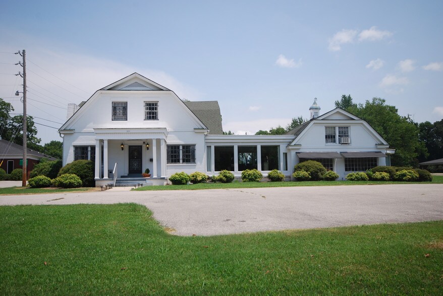 More Photos Of 1651 Hollywood Dr, Jackson Office For Sale