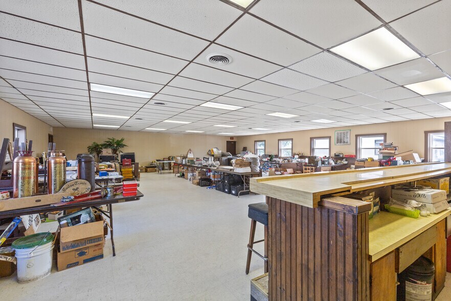 More Photos Of 2703 S Chicago Ave, South Milwaukee General Retail For Sale