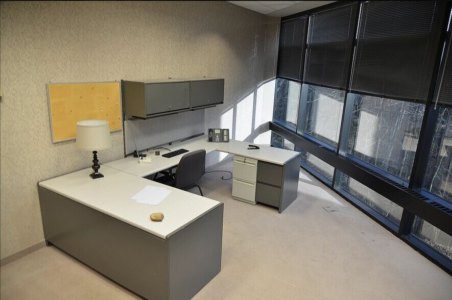 More Photos Of 17500 Rockside Rd, Bedford Office For Lease