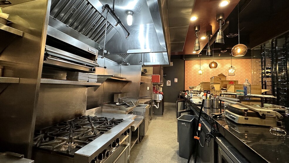More Photos Of 5410-5420 Spring Mountain Rd, Las Vegas Auto Repair For Lease