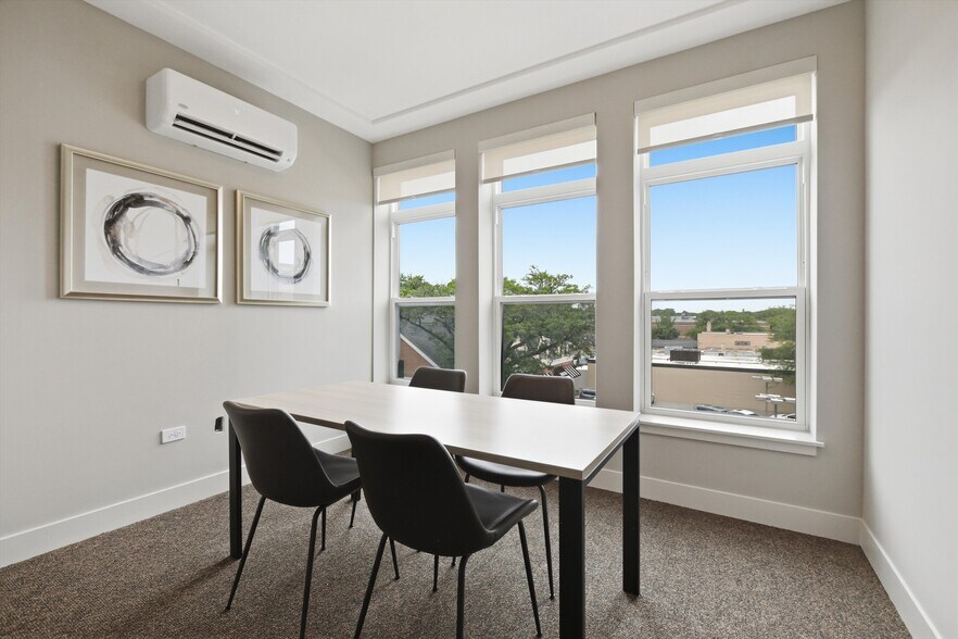 More Photos Of 1850 Glenview Rd, Glenview Apartments For Lease