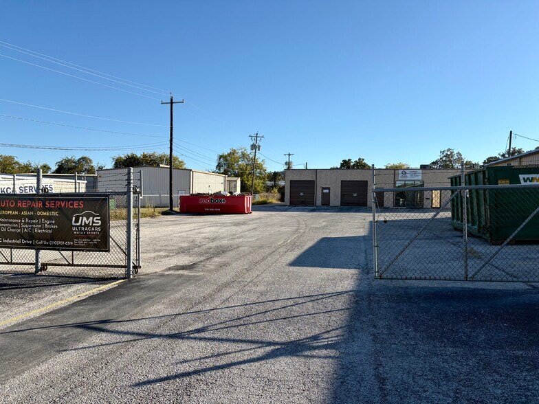 More Photos Of 136 Industrial Dr, Boerne Warehouse For Lease