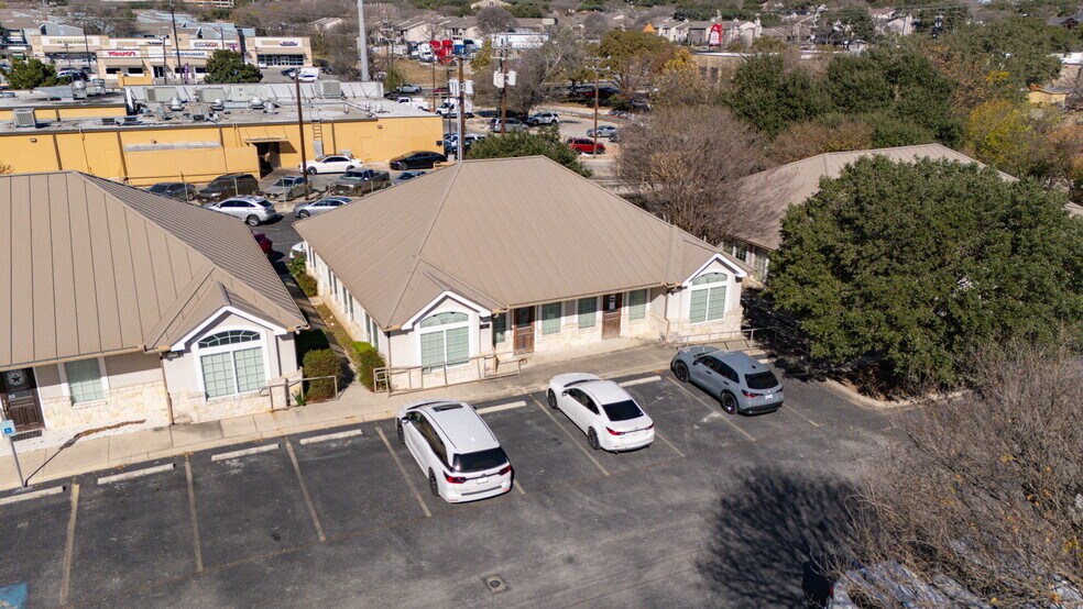 More Photos Of 4230 Gardendale St, San Antonio Office For Sale