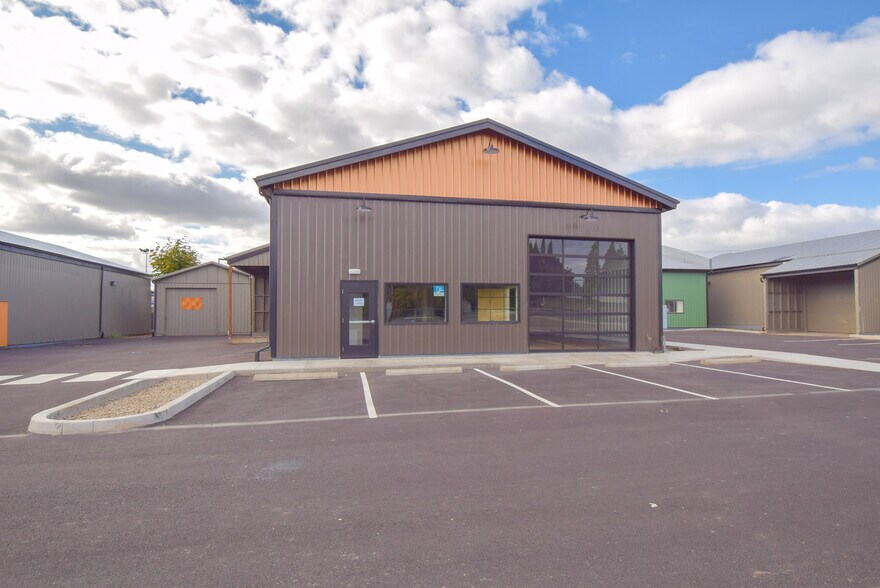 More Photos Of 4777 Lancaster Dr NE, Salem Flex For Lease