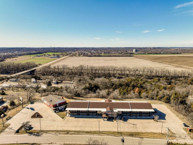 More Photos Of 201 Continental Dr, Junction City Hotel For Sale