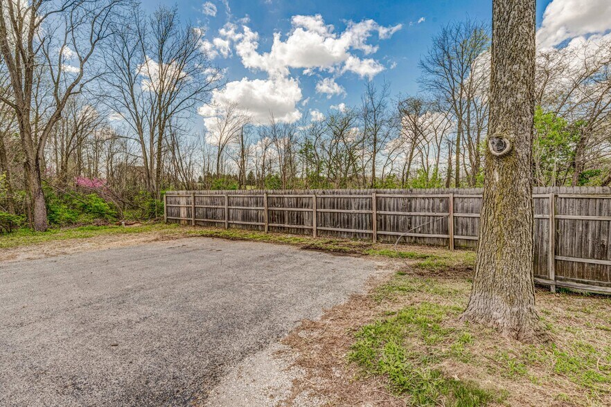 More Photos Of 1344 E 500 N, Albion Veterinarian Kennel For Sale
