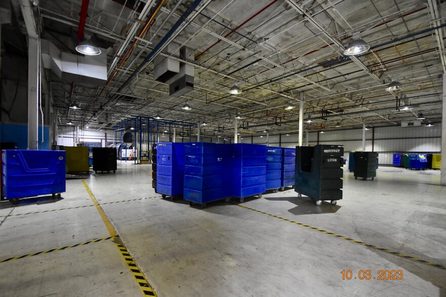 More Photos Of 956 N Broadway St, Greenville Distribution For Sale