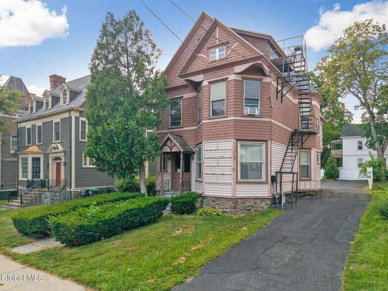 Primary Photo Of 113 S Lake Ave, Albany Apartments For Sale