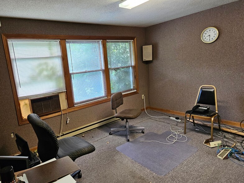 More Photos Of 27 Douglas Rd, Webster Office For Sale
