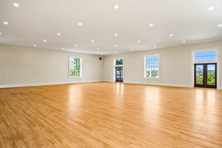 More Photos Of 220 Saint Lawrence Ave, Janesville Storefront Retail Residential For Sale