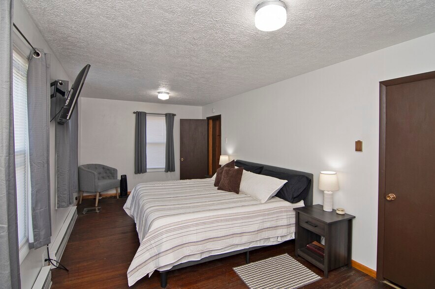 More Photos Of 439 Main Street, Rainelle Storefront Retail Residential For Sale