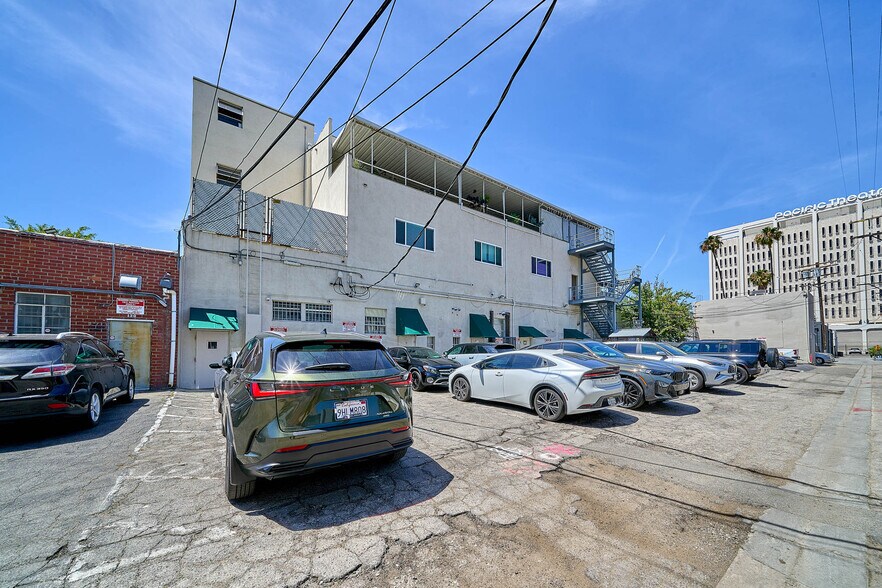 More Photos Of 112-122 S Robertson Blvd, Los Angeles Storefront Retail Office For Sale