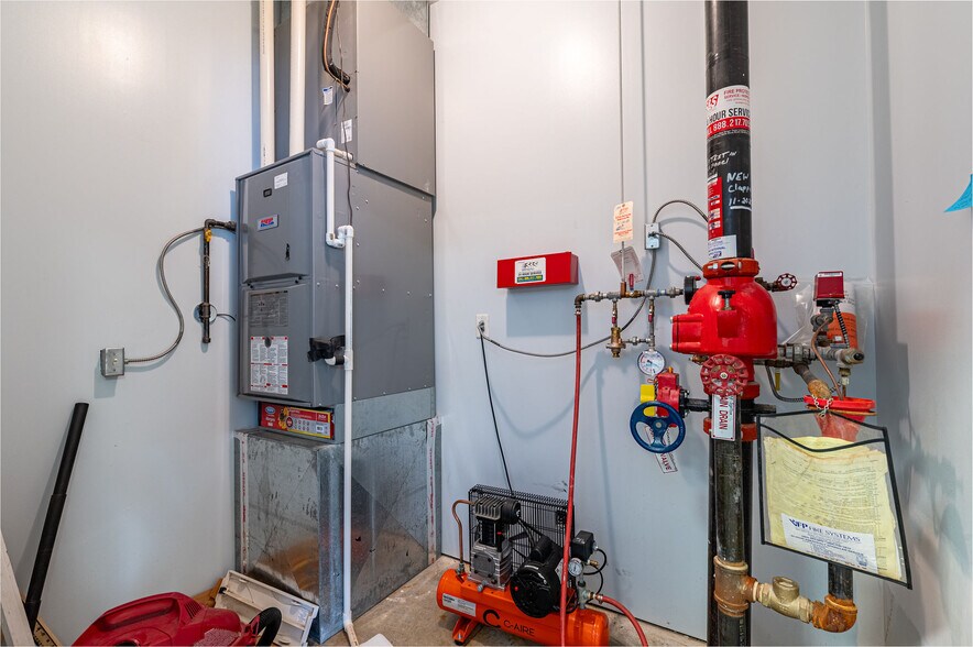 More Photos Of 1366 S Wabash St, Wabash Office For Sale